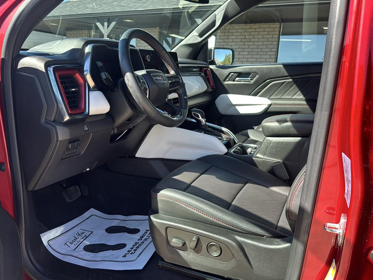 GMC Canyon photo 12