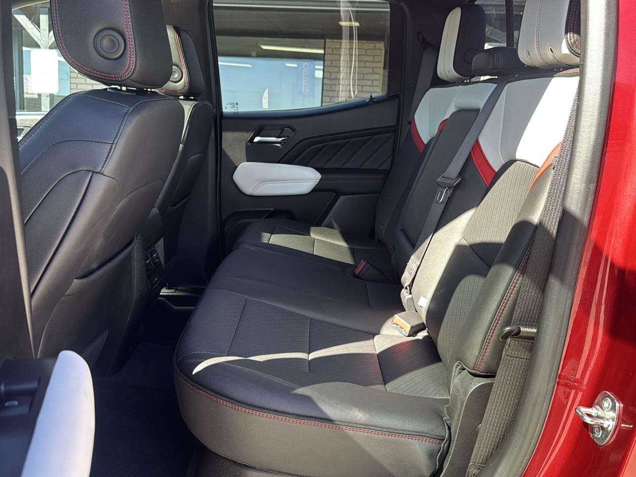 GMC Canyon photo 27
