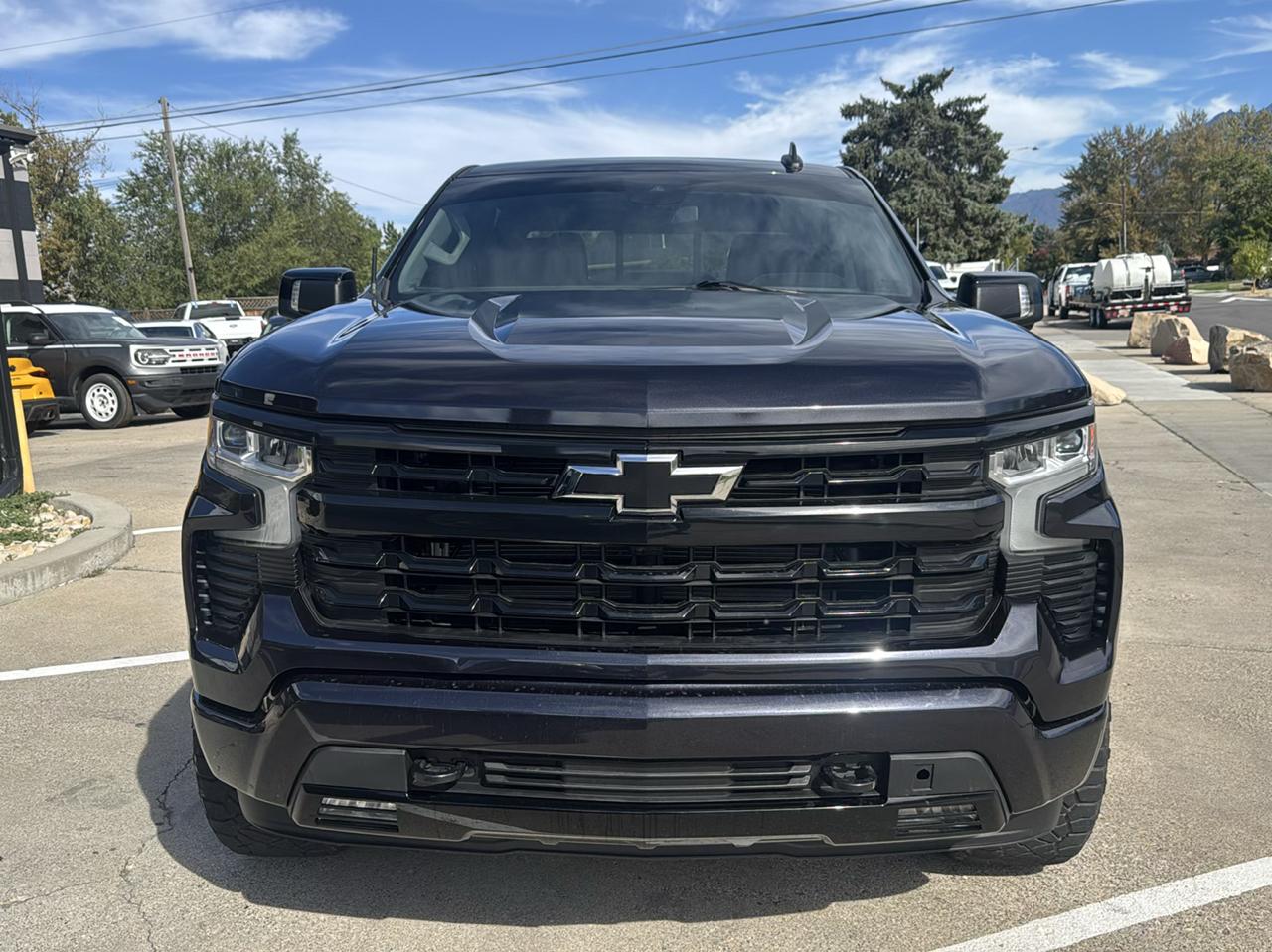 Chevrolet Silverado photo 2
