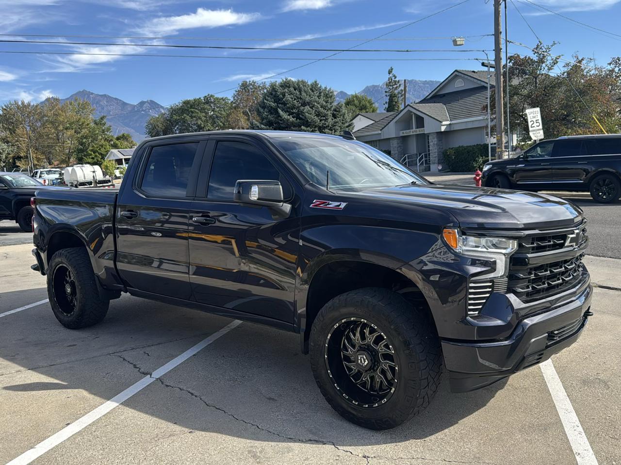 Chevrolet Silverado photo 3
