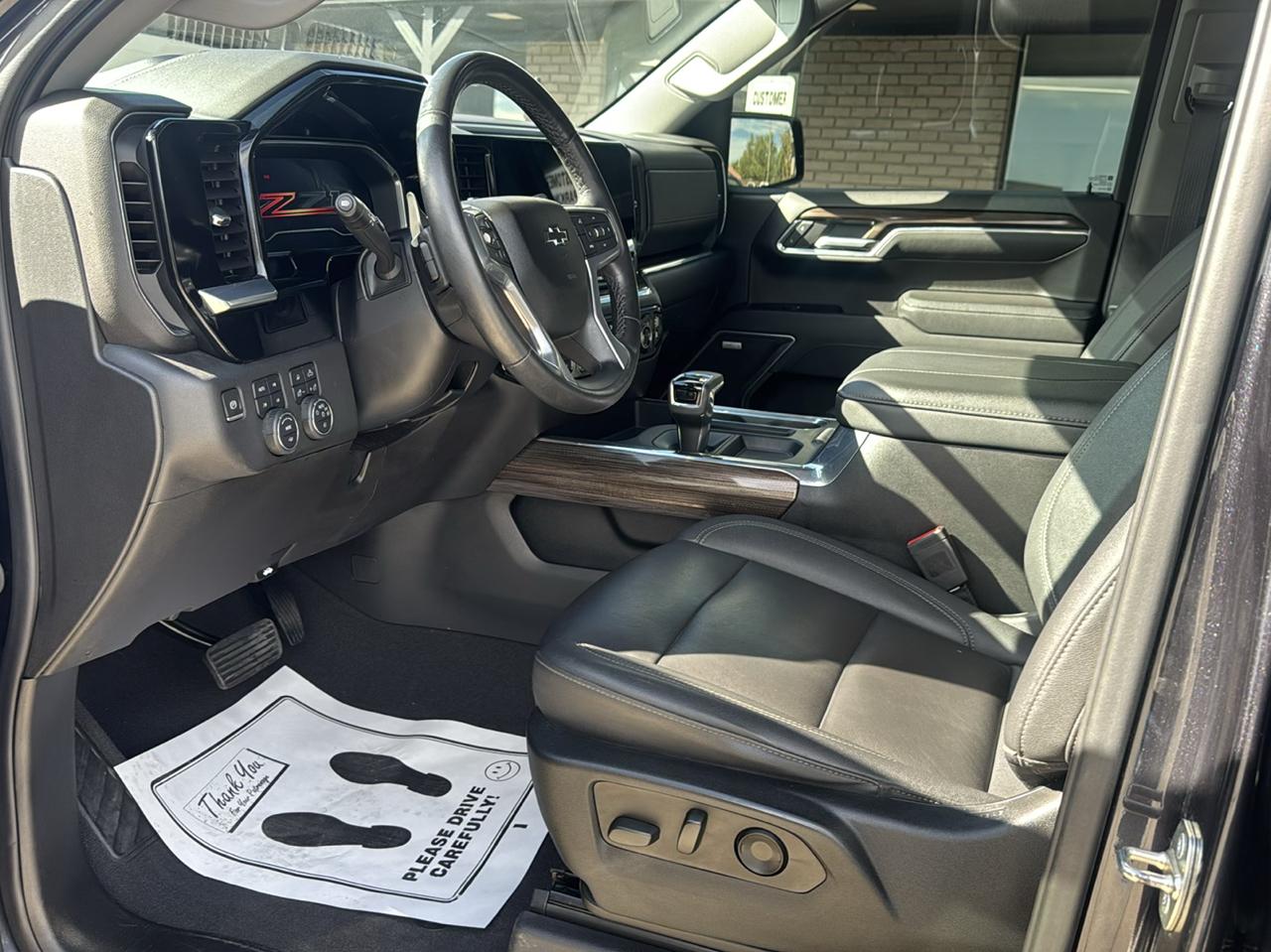 Chevrolet Silverado photo 13