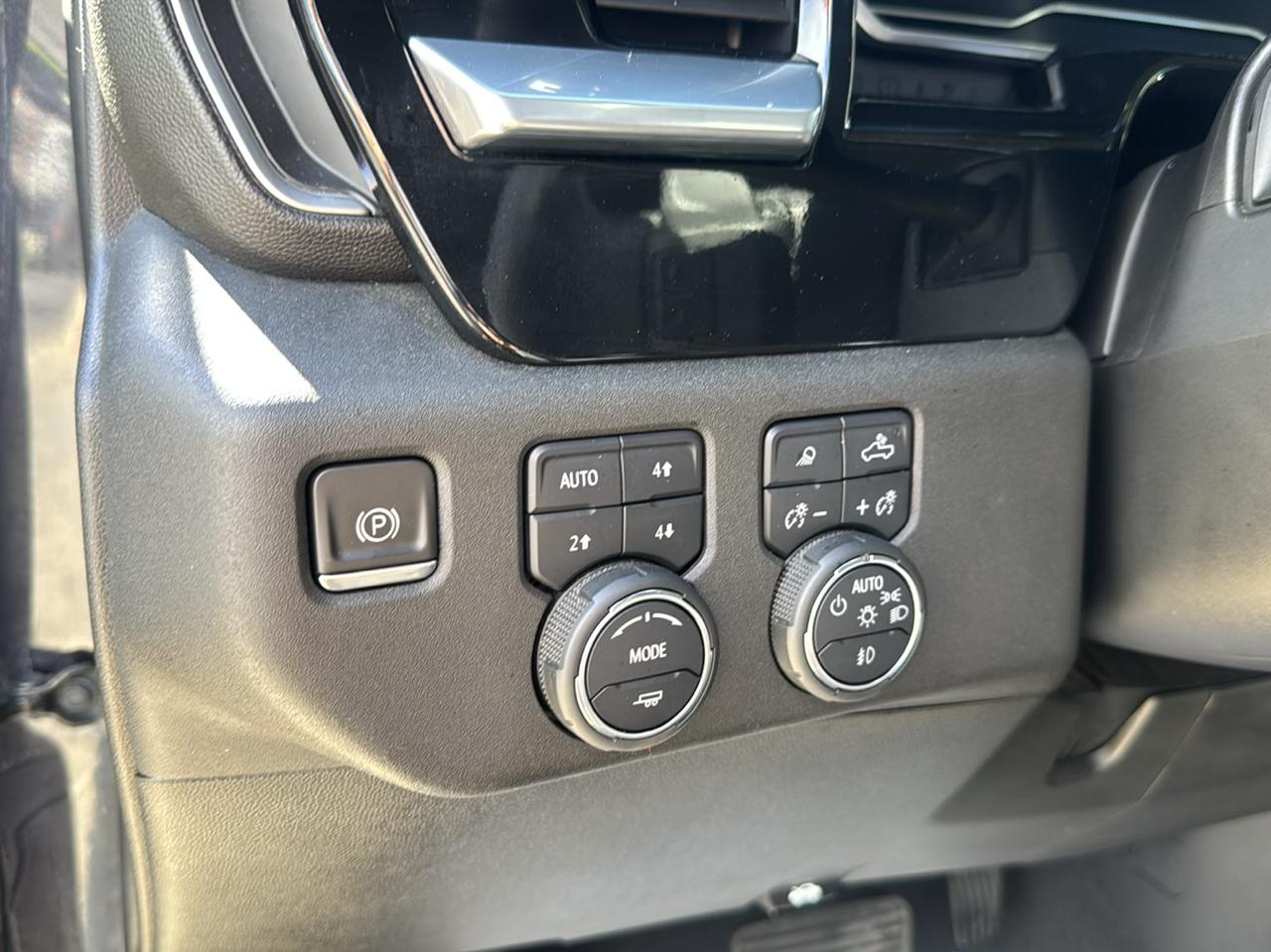 Chevrolet Silverado photo 12
