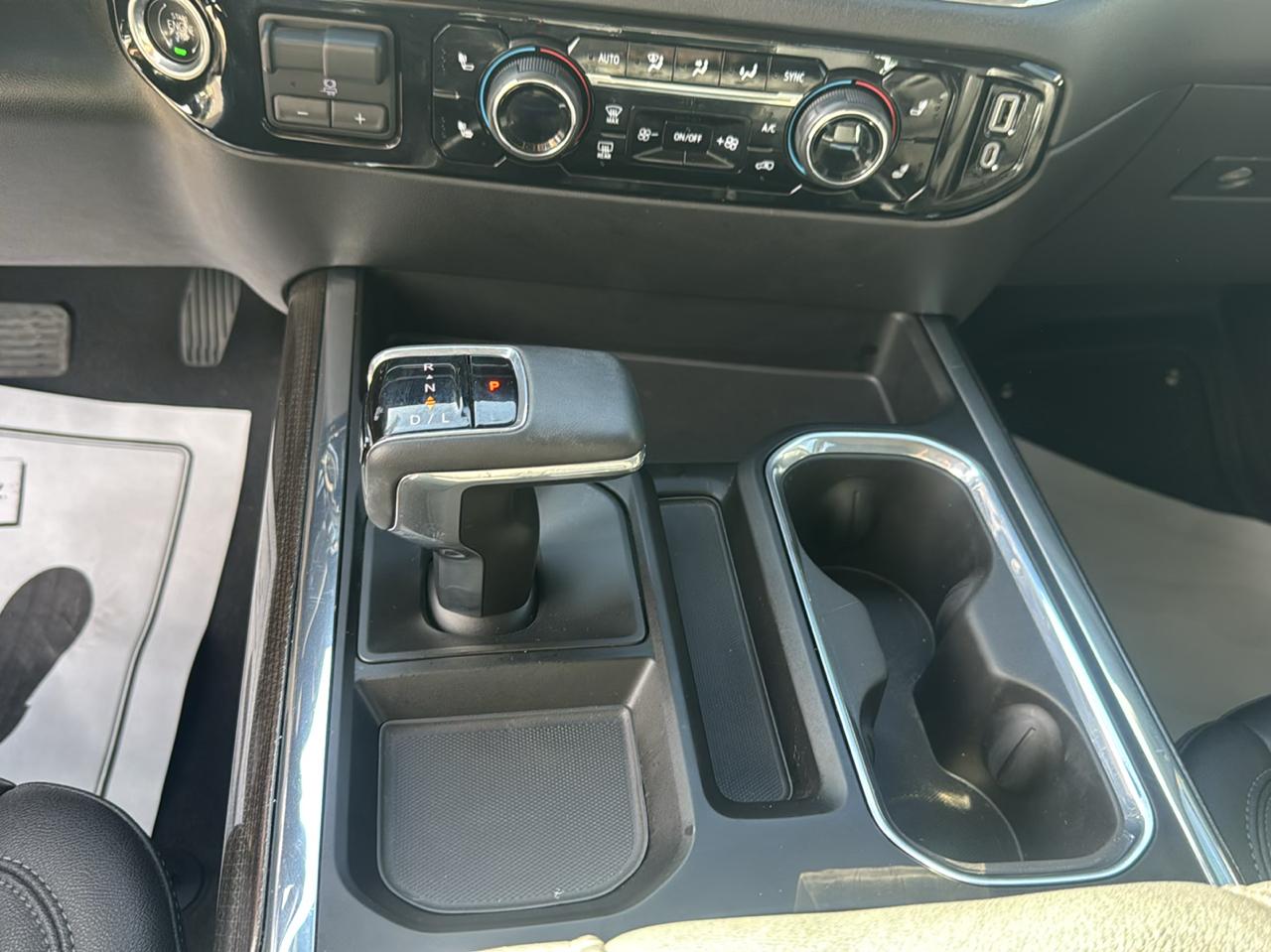 Chevrolet Silverado photo 21