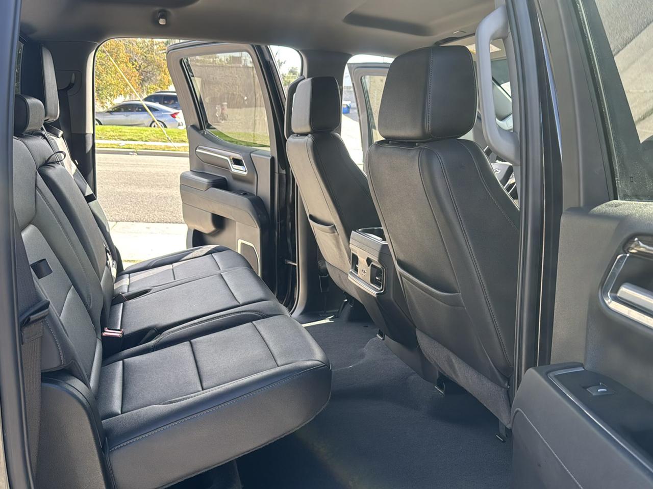 Chevrolet Silverado photo 23