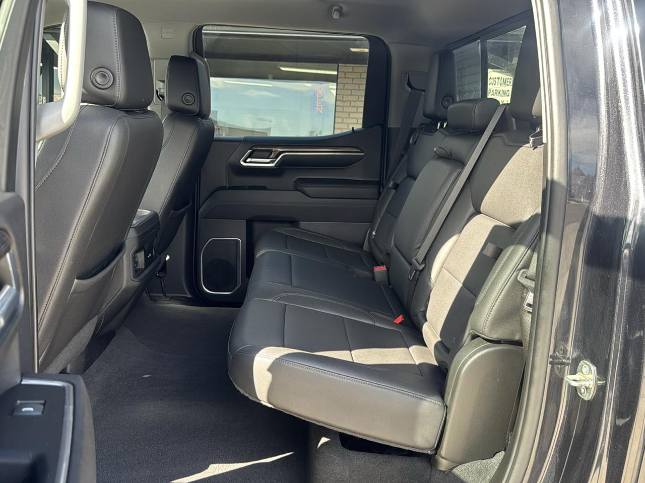 Chevrolet Silverado photo 24