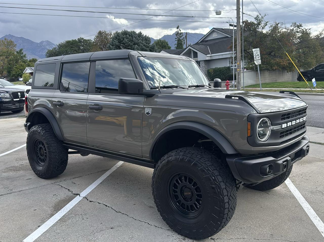 Ford Bronco photo 3