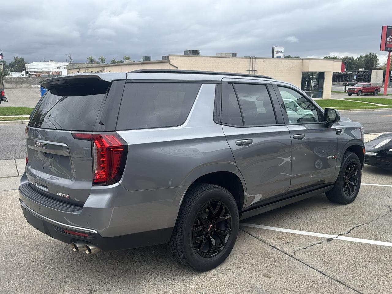GMC Yukon AT4 4D SUV 4WD 2022
