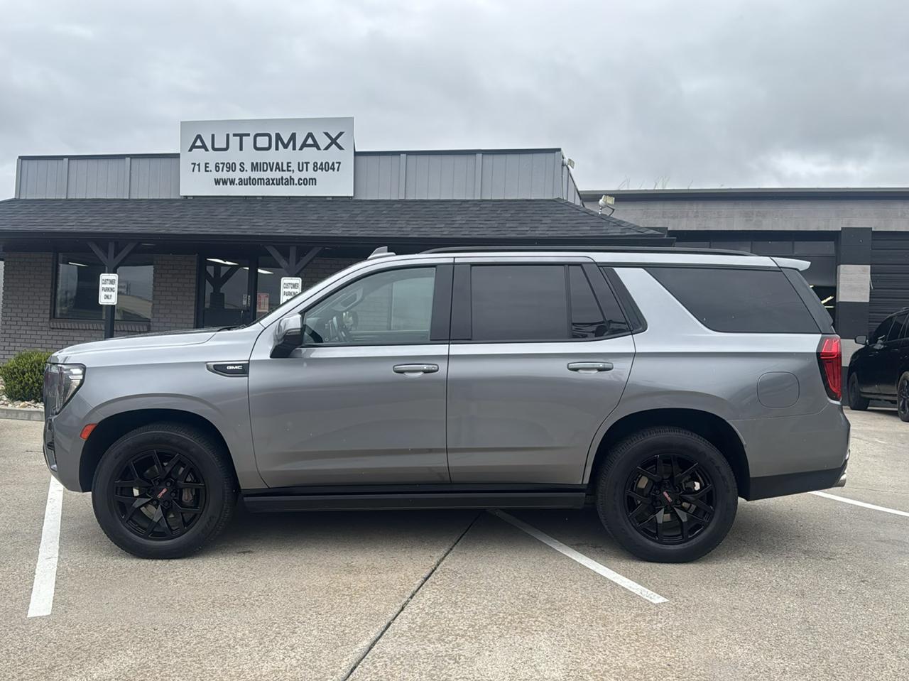 GMC Yukon AT4 4D SUV 4WD 2022