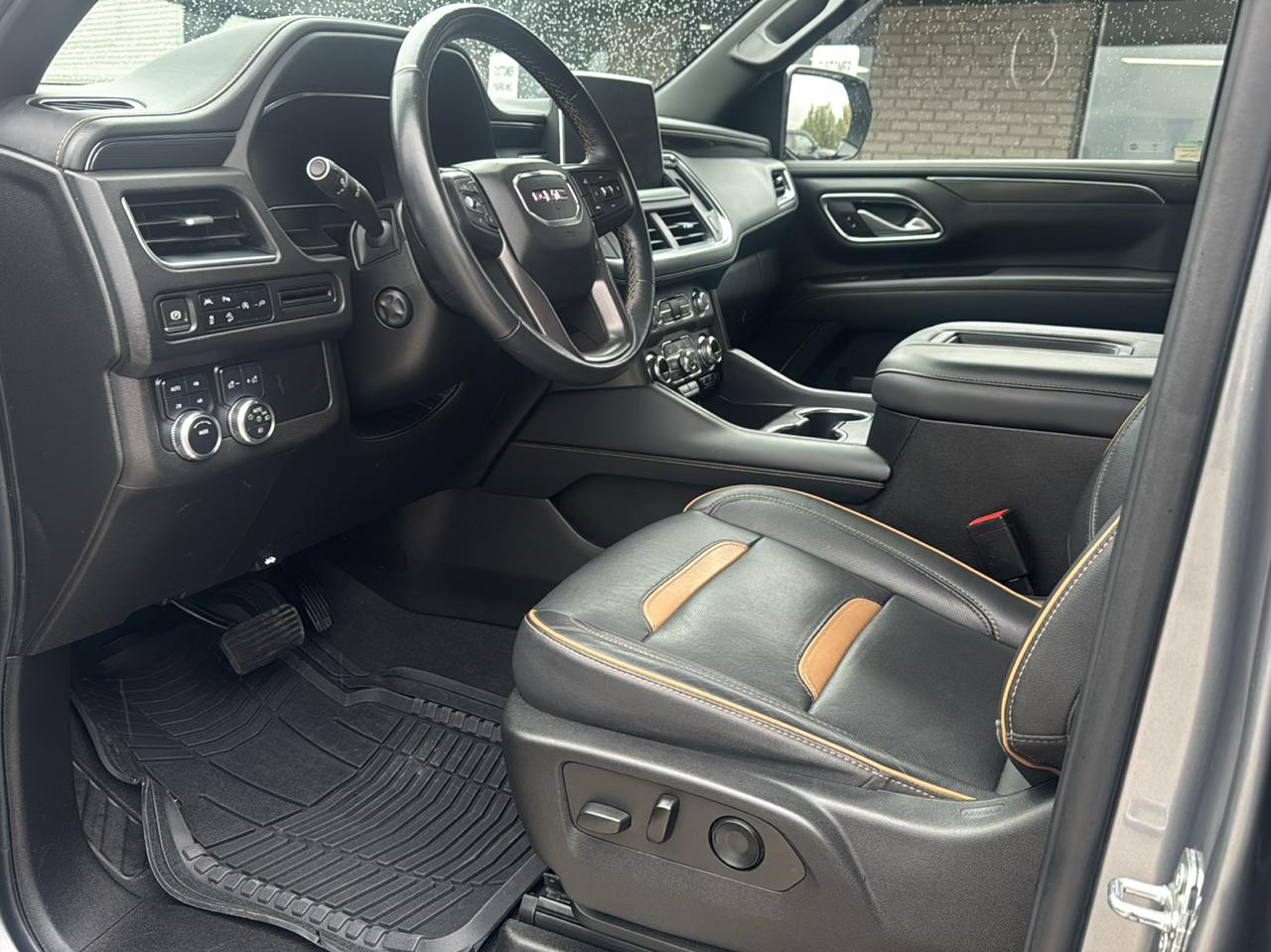 GMC Yukon AT4 4D SUV 4WD 2022