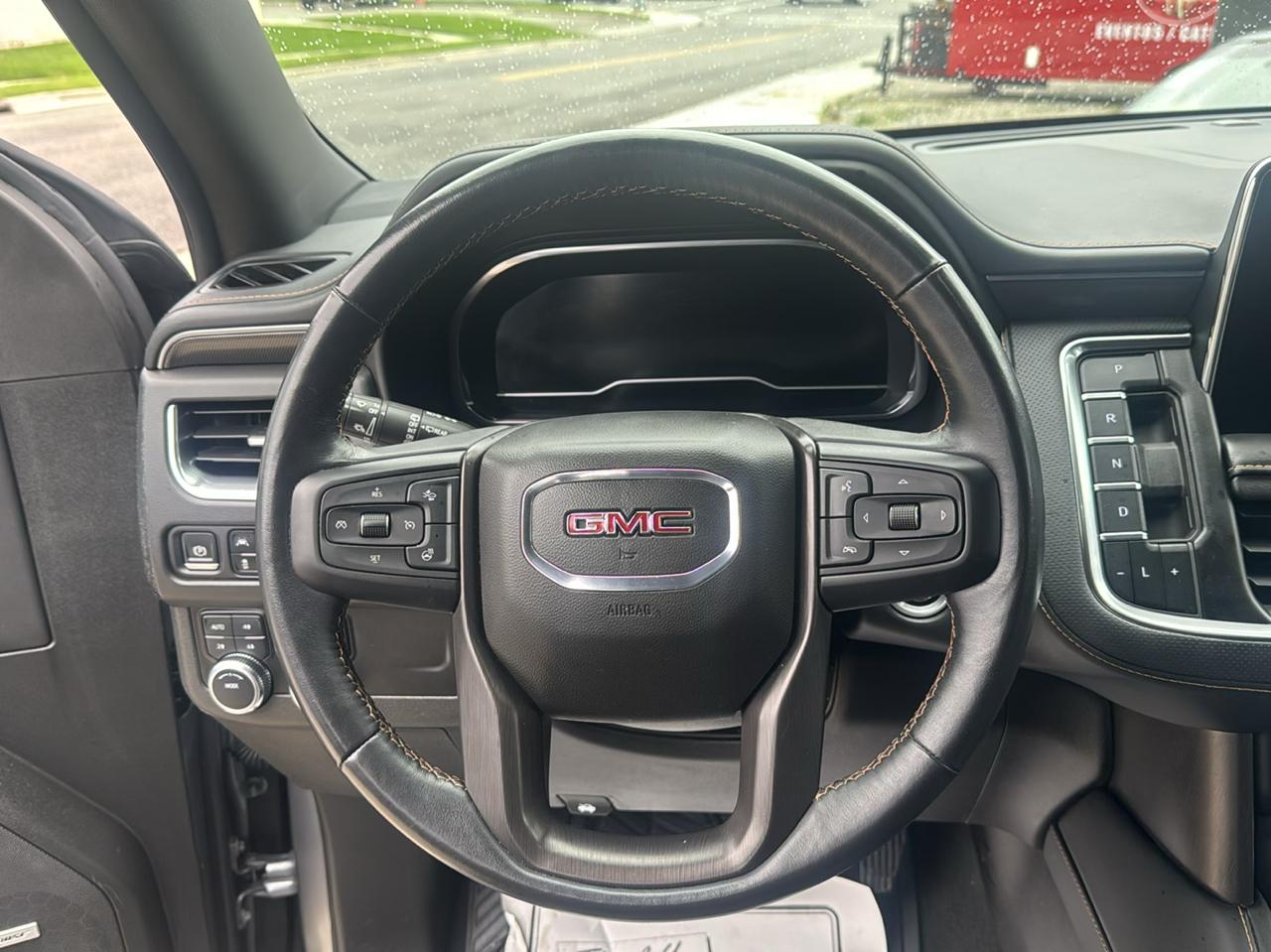 GMC Yukon AT4 4D SUV 4WD 2022