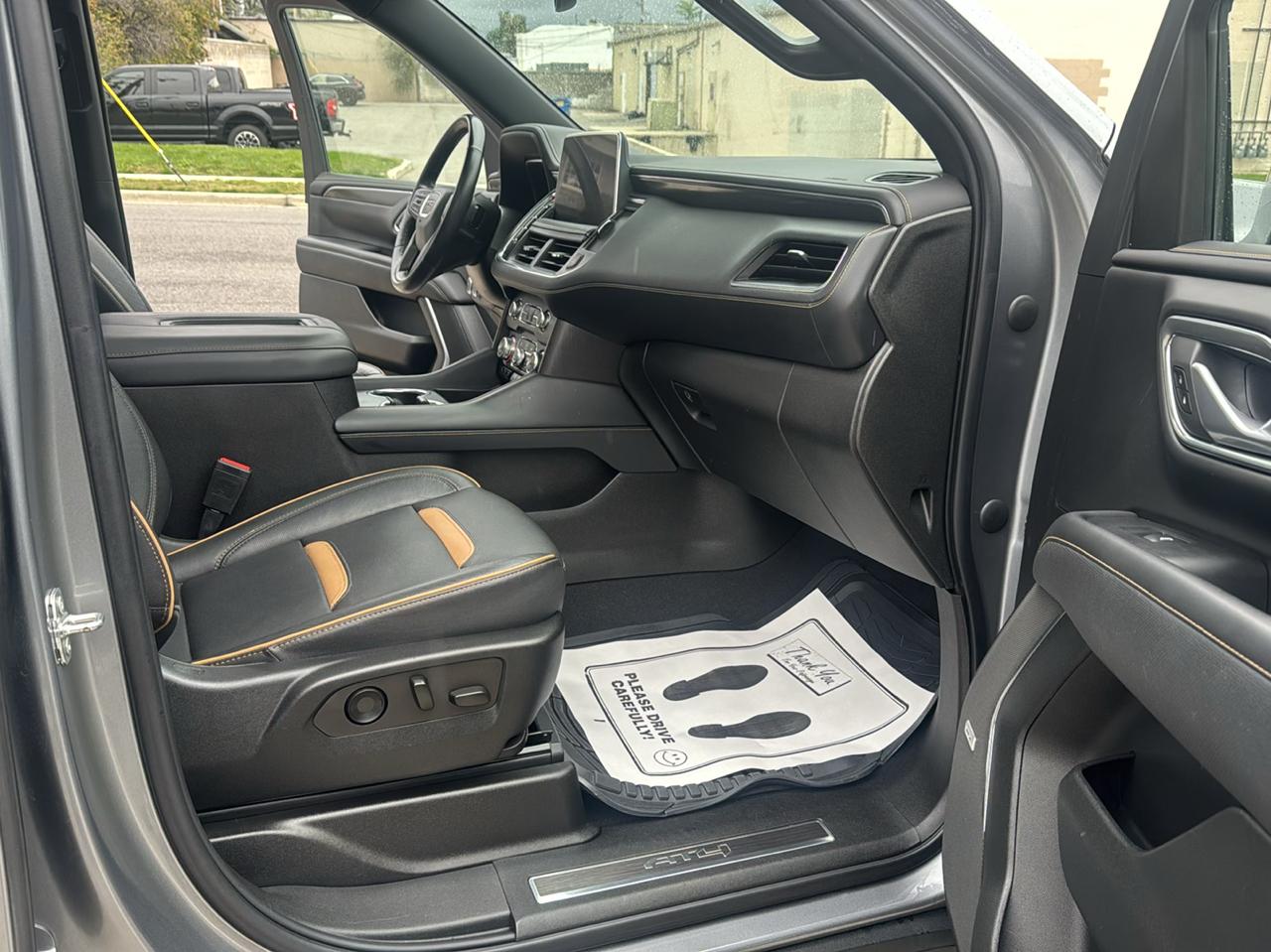 GMC Yukon AT4 4D SUV 4WD 2022