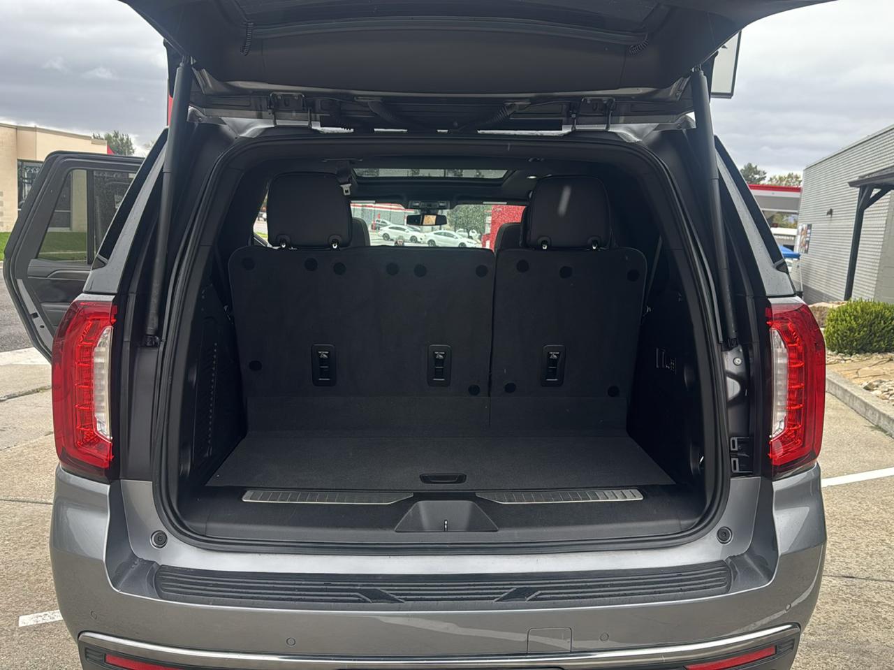 GMC Yukon AT4 4D SUV 4WD 2022