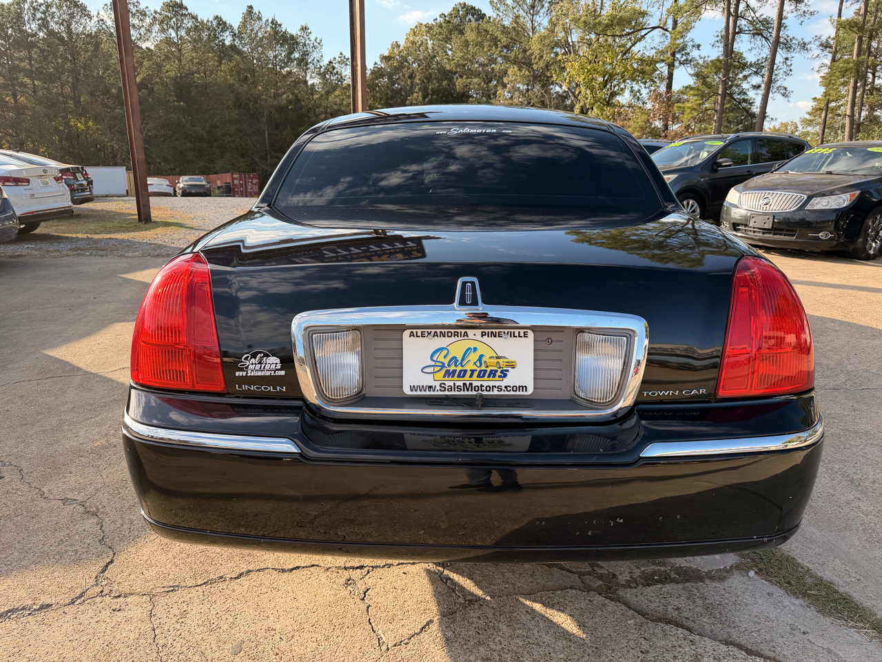 Lincoln Town Car 4dr Sdn Signature Limited 2011