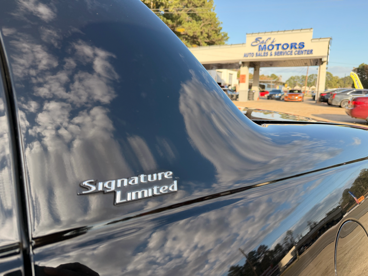 Lincoln Town Car 4dr Sdn Signature Limited 2011