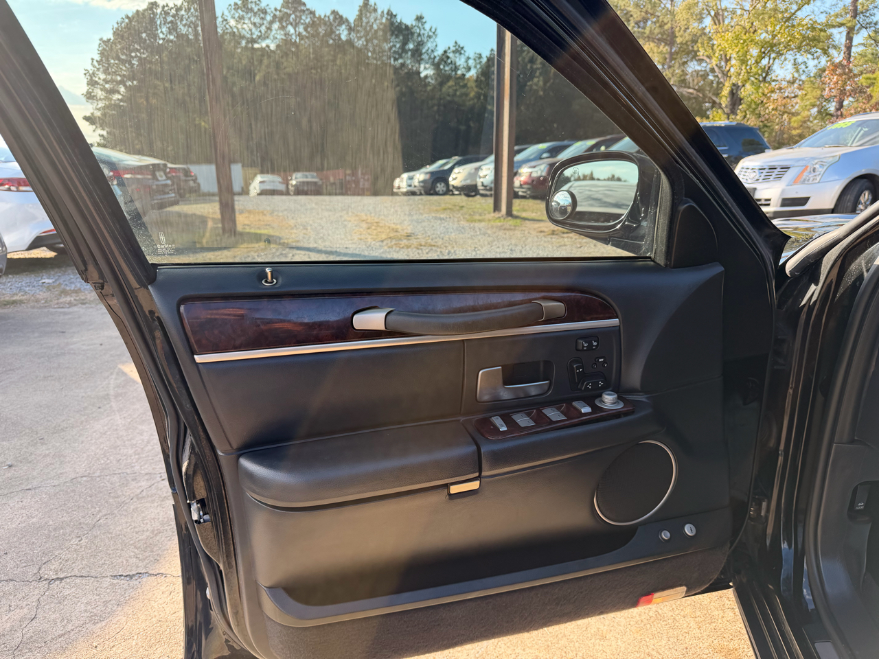 Lincoln Town Car 4dr Sdn Signature Limited 2011