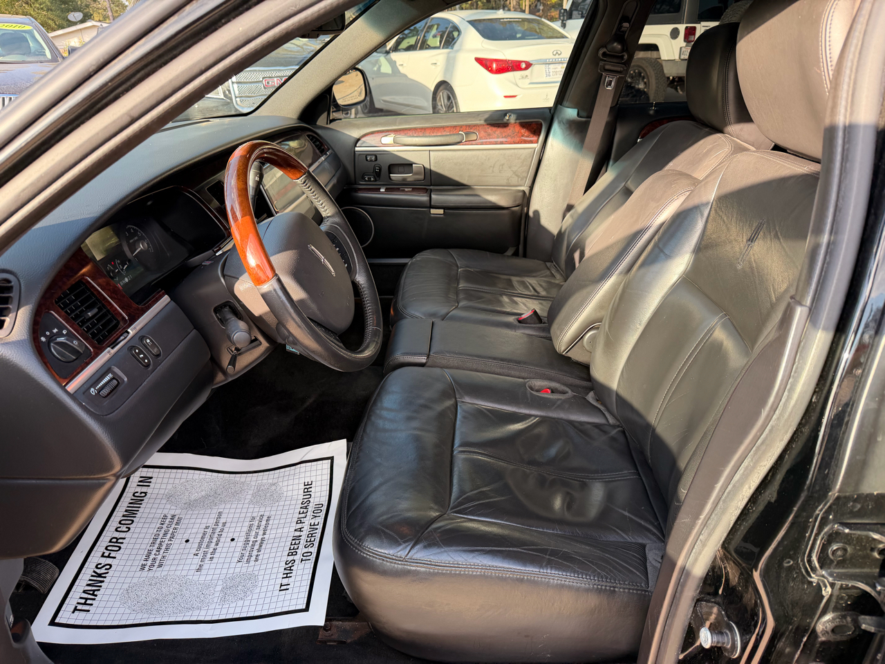 Lincoln Town Car 4dr Sdn Signature Limited 2011