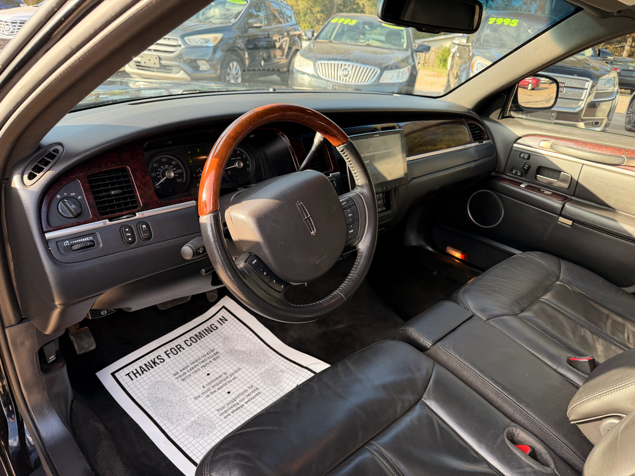 Lincoln Town Car 4dr Sdn Signature Limited 2011