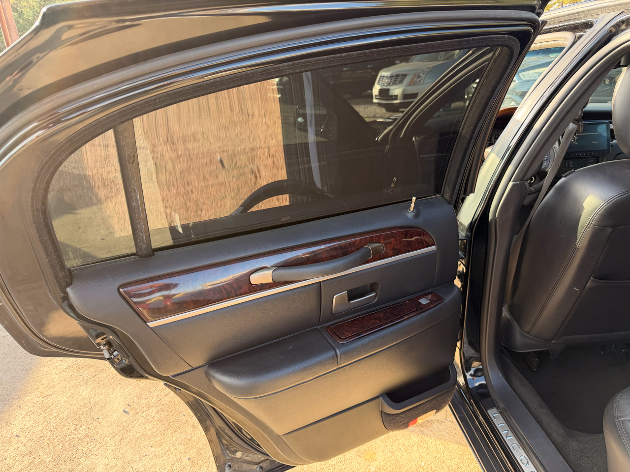 Lincoln Town Car 4dr Sdn Signature Limited 2011