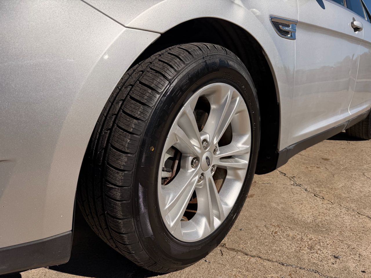 Ford Taurus 4dr Sdn SEL FWD 2014