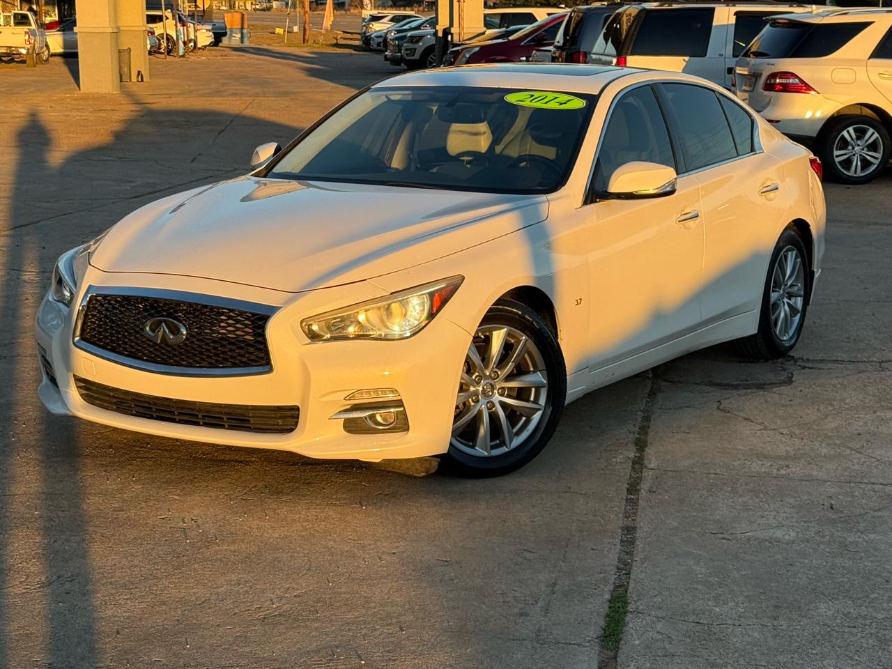 Infiniti Q50 4dr Sdn Premium RWD 2014