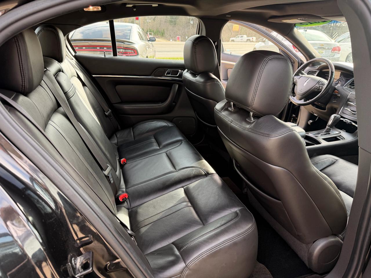 Lincoln MKS 4dr Sdn 3.7L FWD 2013