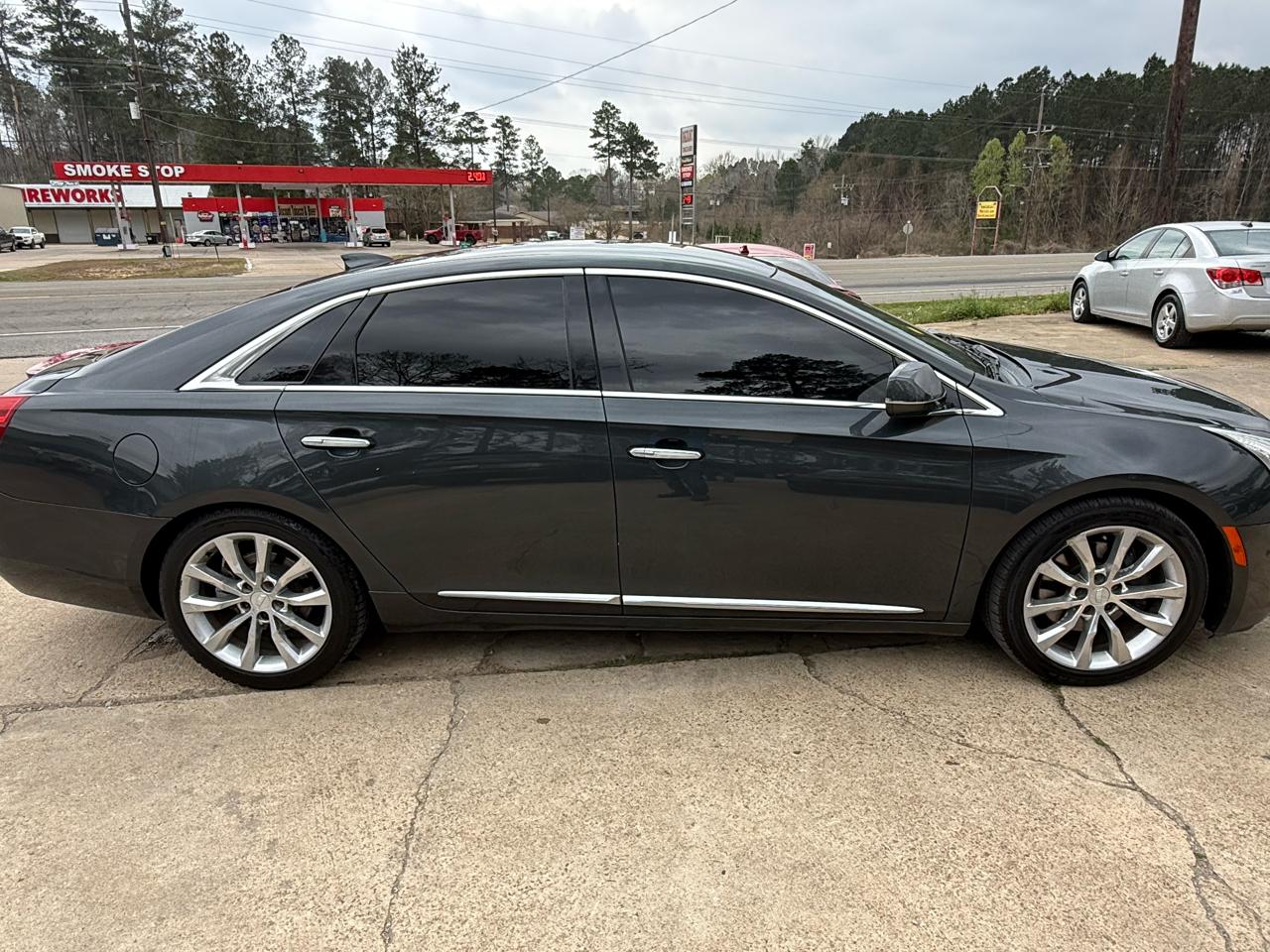 Cadillac XTS 4dr Sdn Luxury FWD 2017