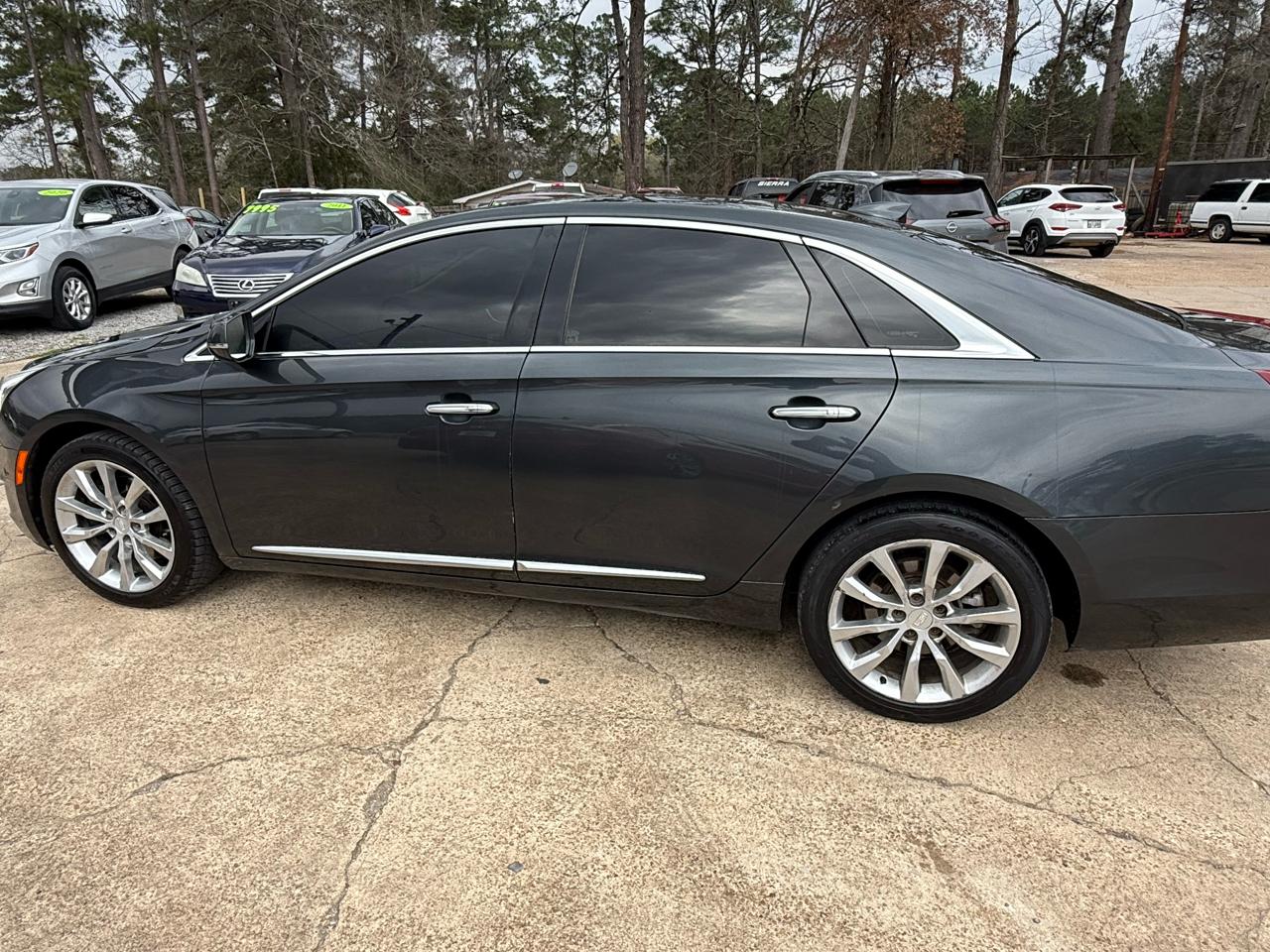 Cadillac XTS 4dr Sdn Luxury FWD 2017