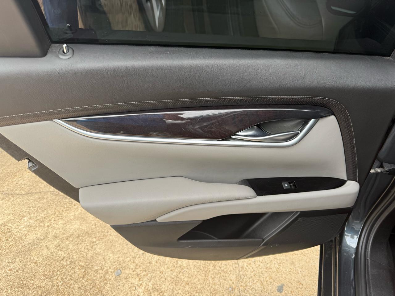 Cadillac XTS 4dr Sdn Luxury FWD 2017