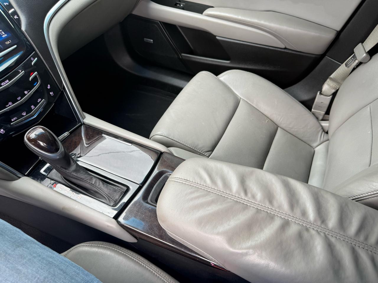 Cadillac XTS 4dr Sdn Luxury FWD 2017