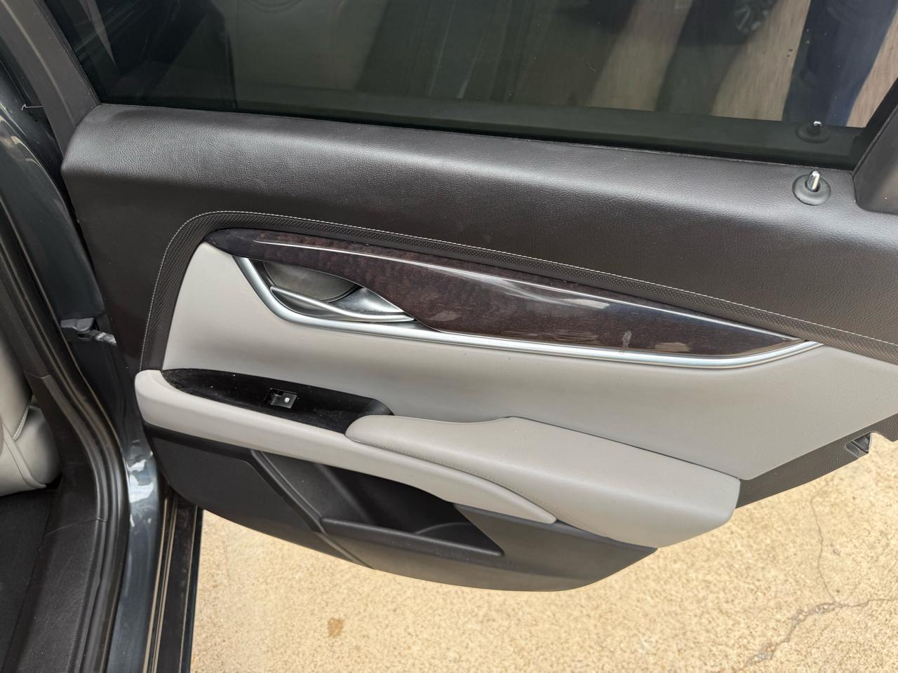 Cadillac XTS 4dr Sdn Luxury FWD 2017