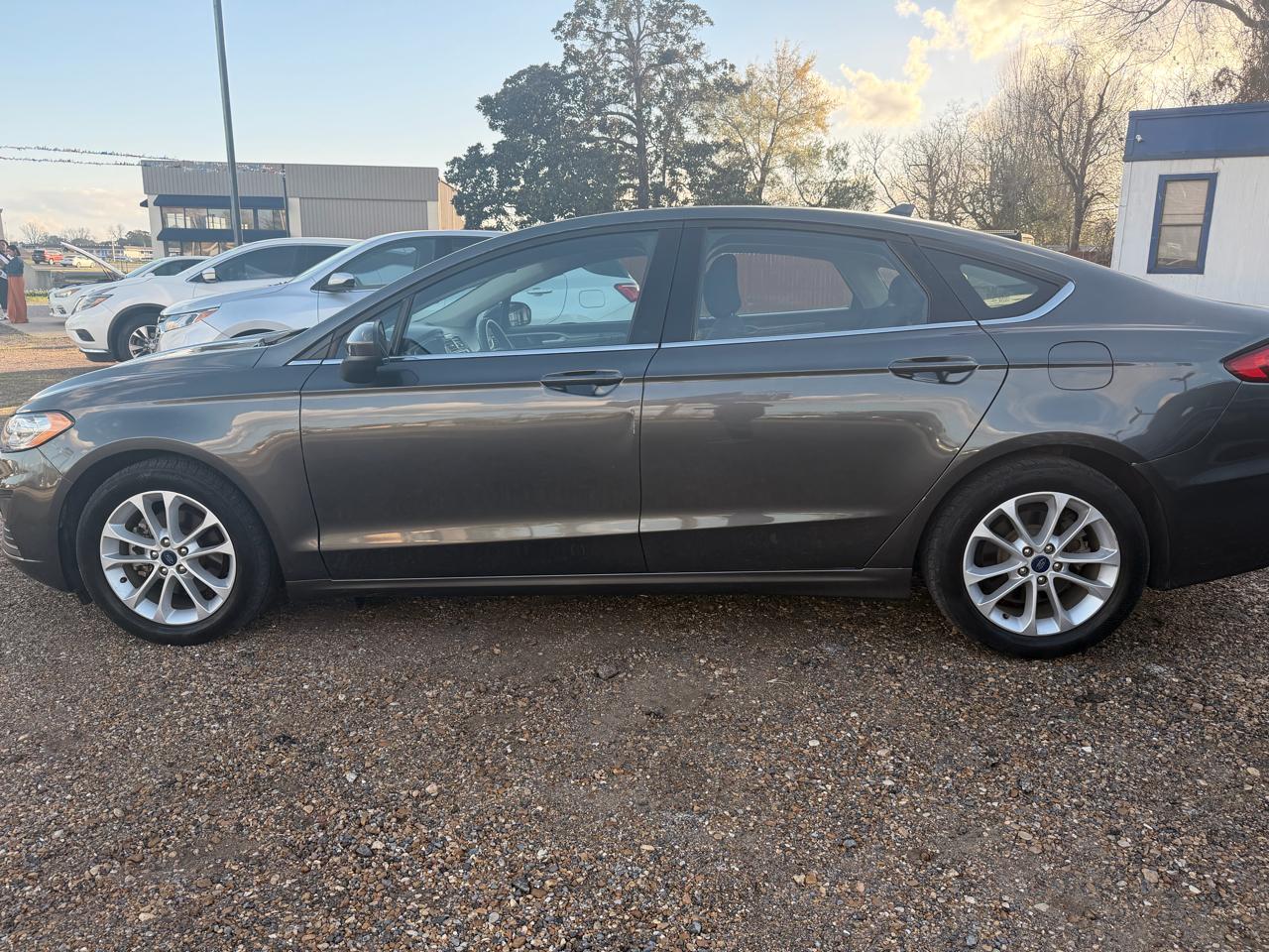 Ford Fusion SE FWD 2020