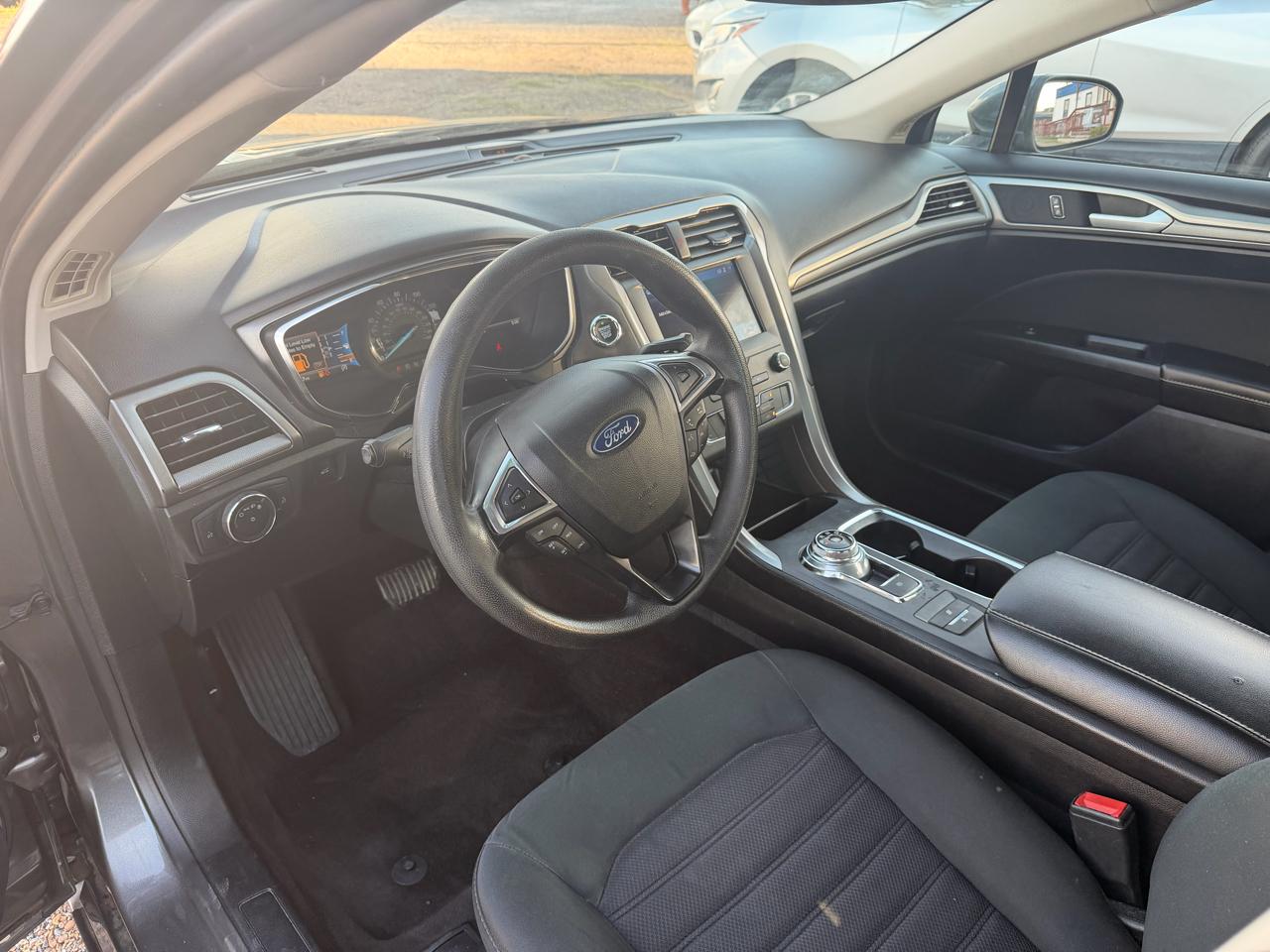 Ford Fusion SE FWD 2020