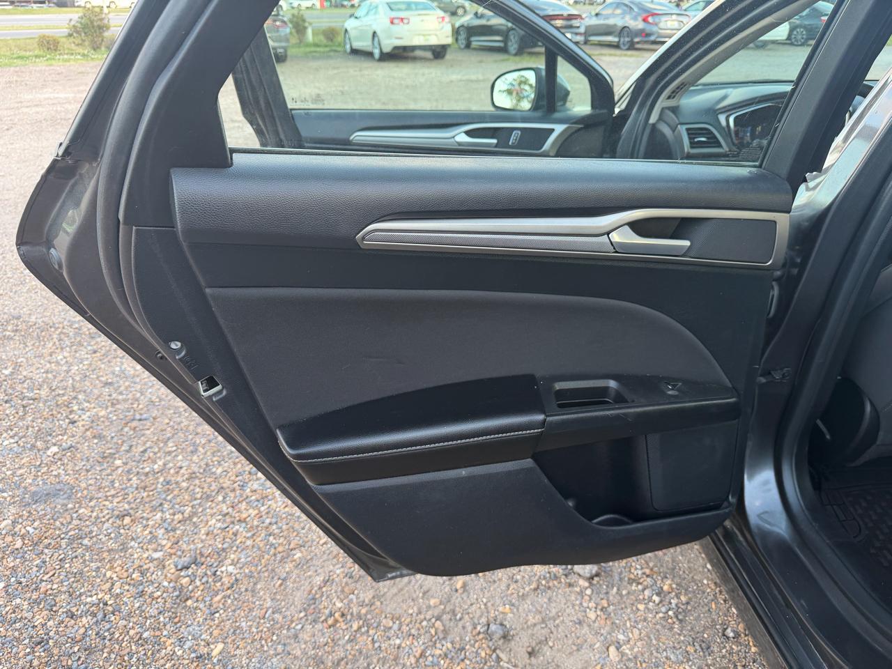 Ford Fusion SE FWD 2020