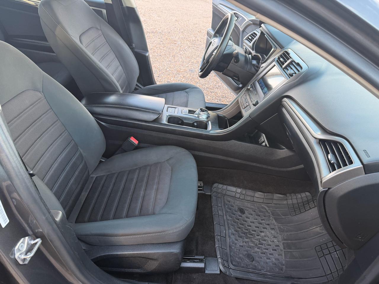 Ford Fusion SE FWD 2020