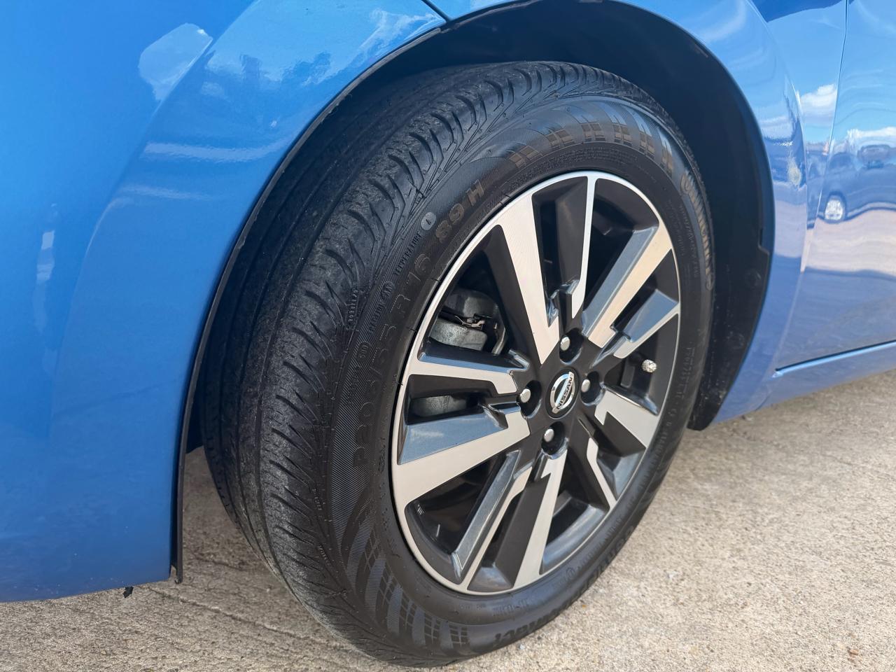 Nissan Versa SV CVT 2021