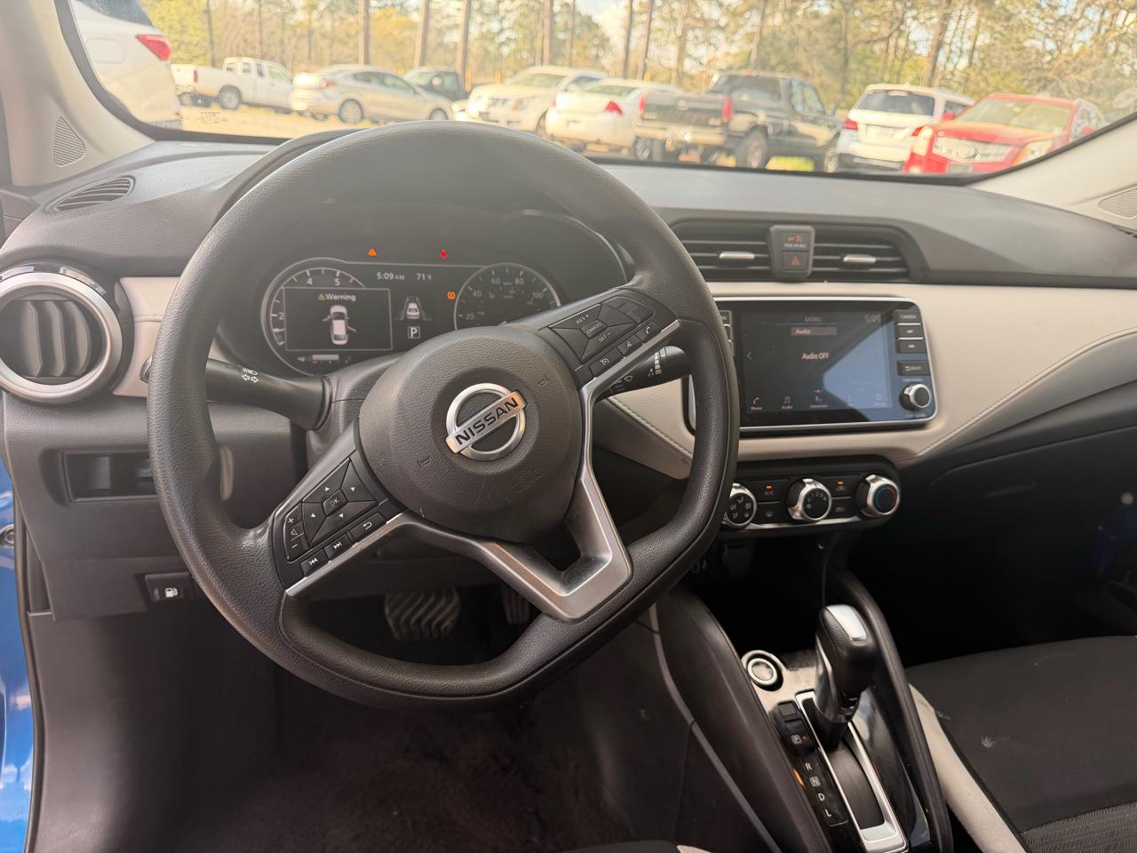 Nissan Versa SV CVT 2021