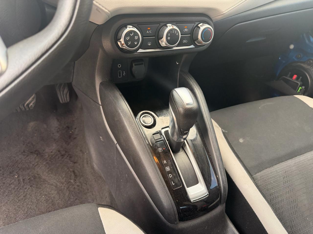 Nissan Versa SV CVT 2021