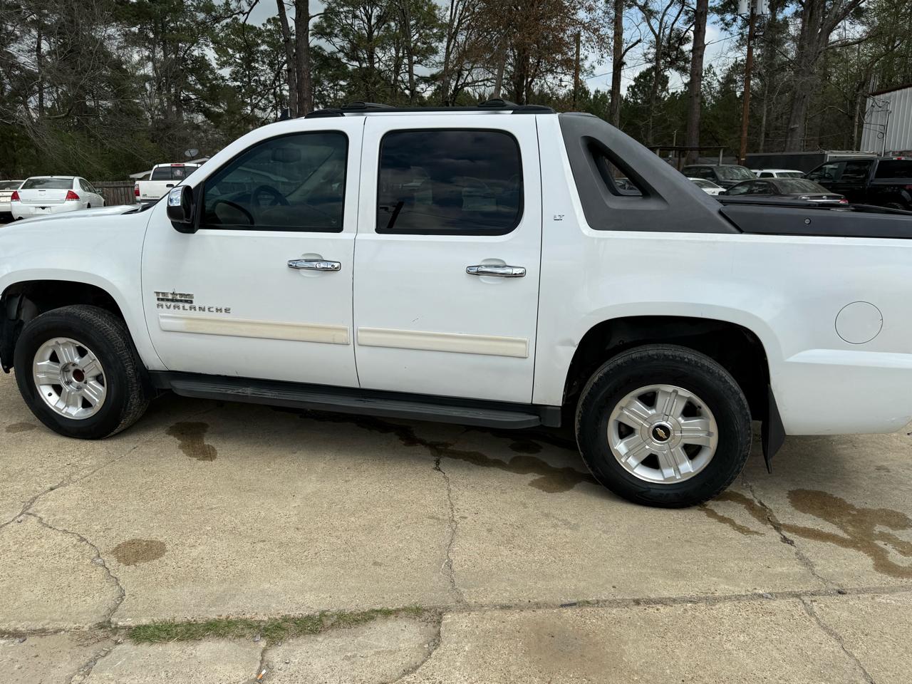 Chevrolet Avalanche 2WD Crew Cab LT 2011