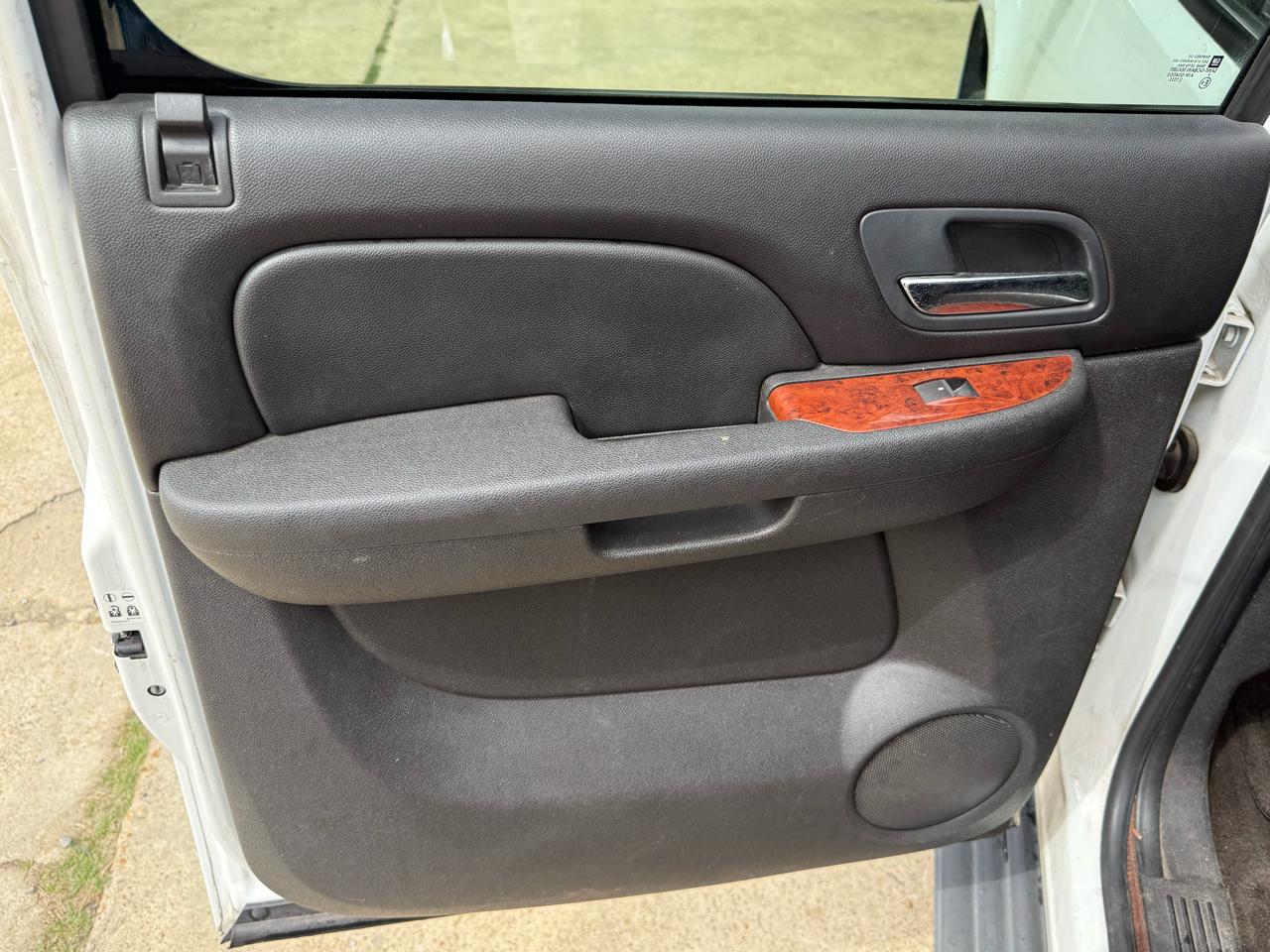 Chevrolet Avalanche 2WD Crew Cab LT 2011