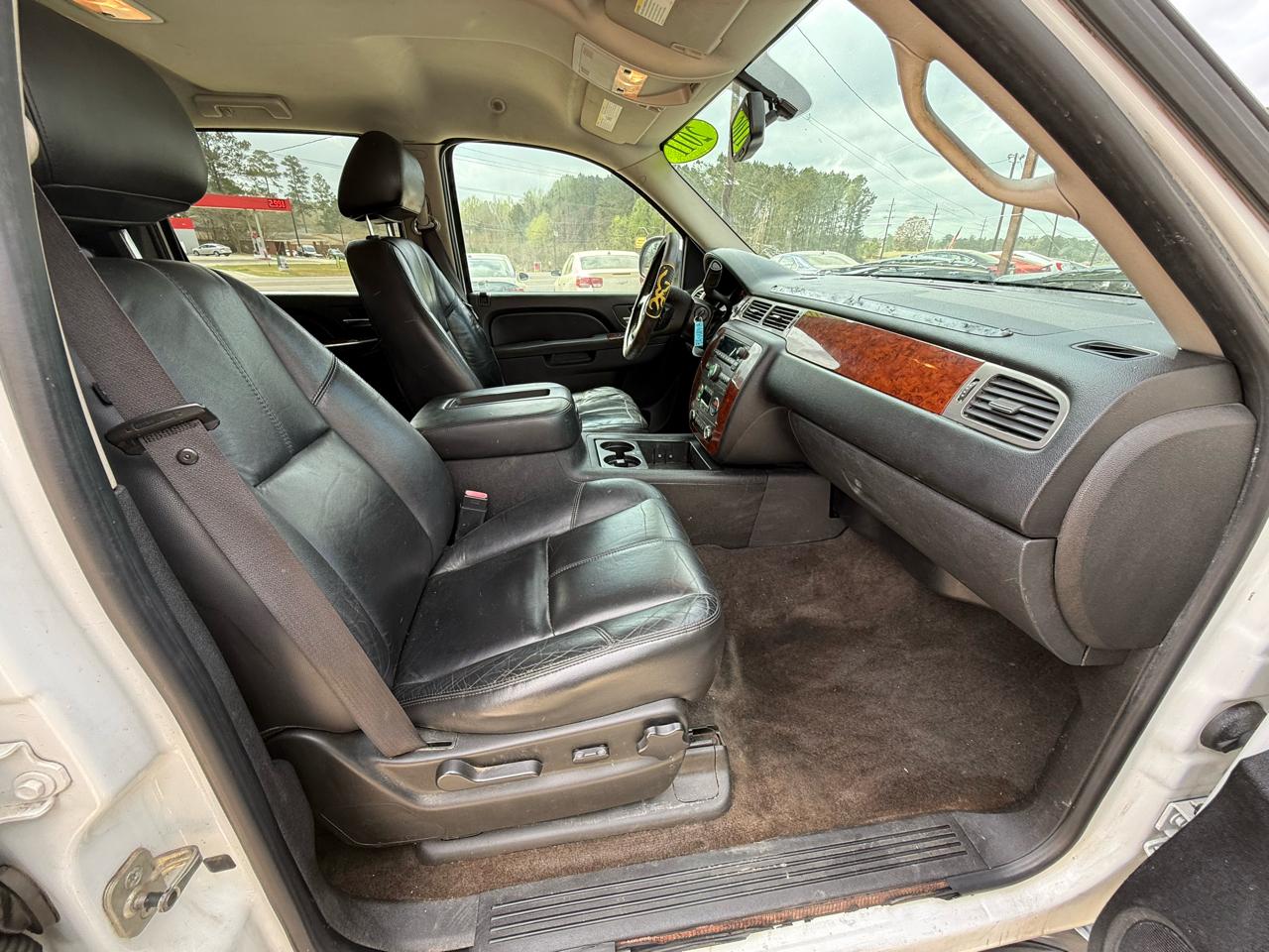 Chevrolet Avalanche 2WD Crew Cab LT 2011