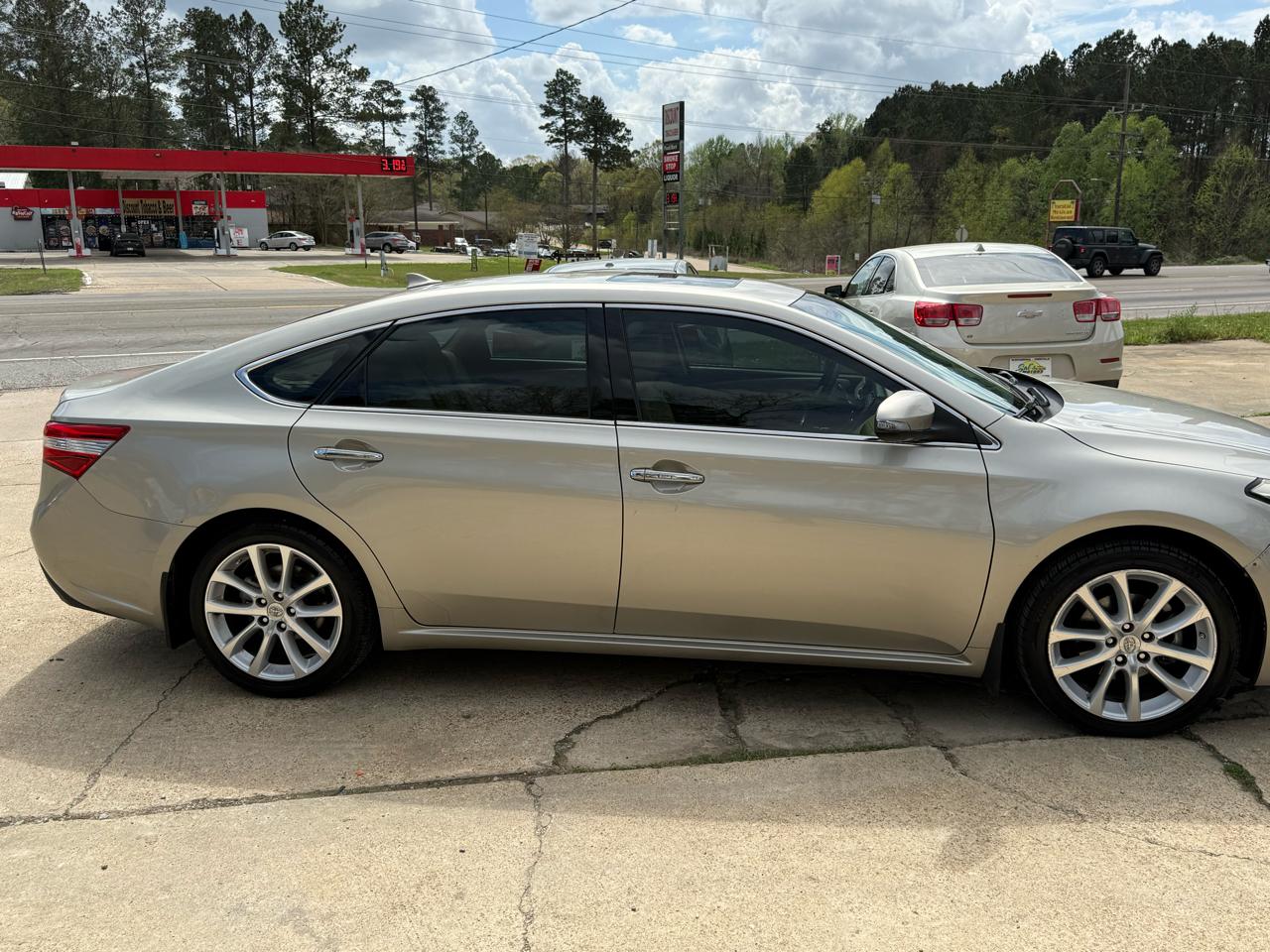 Toyota Avalon 4dr Sdn XLE Premium (Natl) 2013