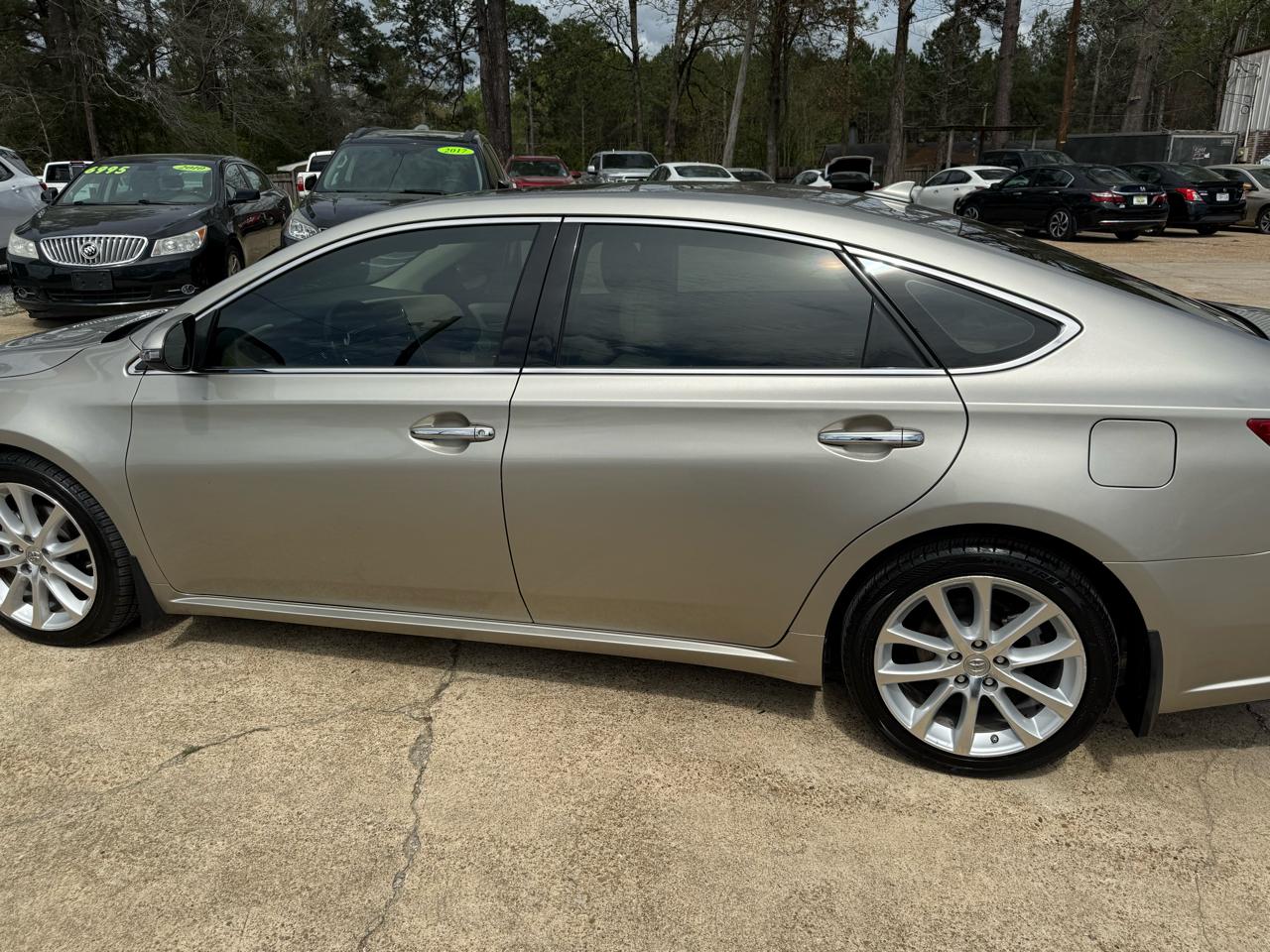 Toyota Avalon 4dr Sdn XLE Premium (Natl) 2013