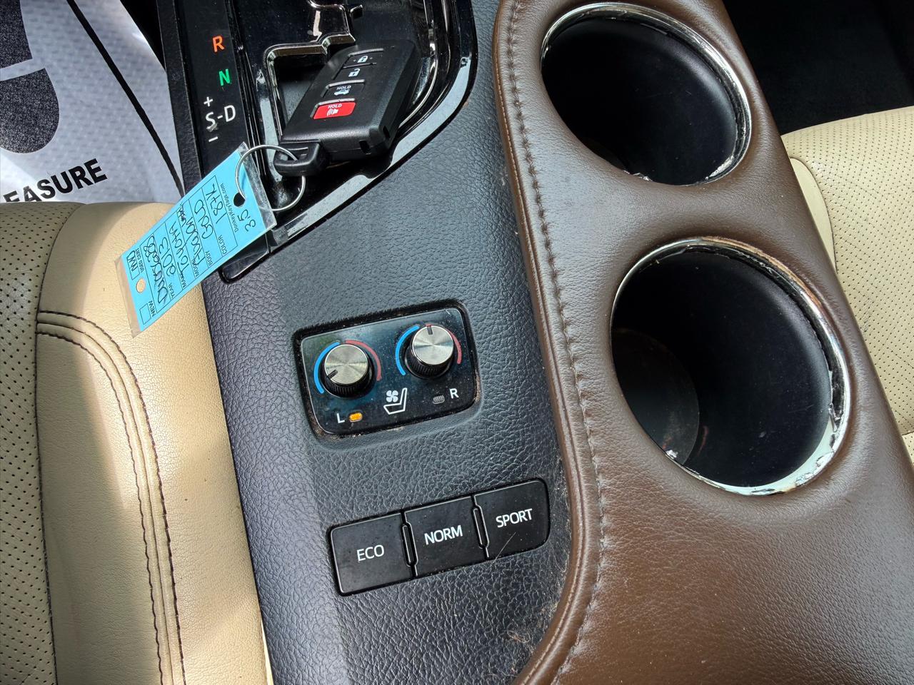 Toyota Avalon 4dr Sdn XLE Premium (Natl) 2013