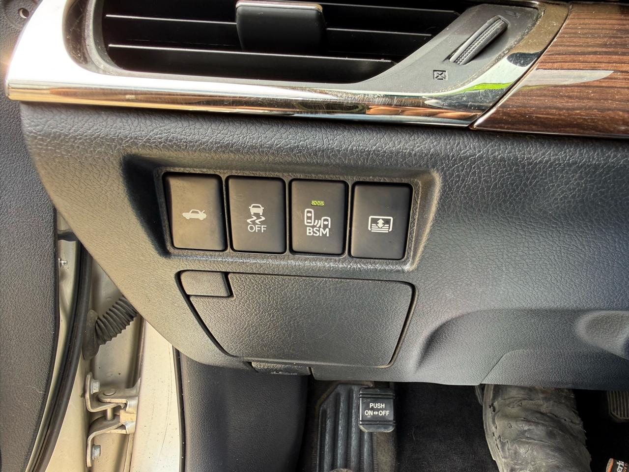 Toyota Avalon 4dr Sdn XLE Premium (Natl) 2013