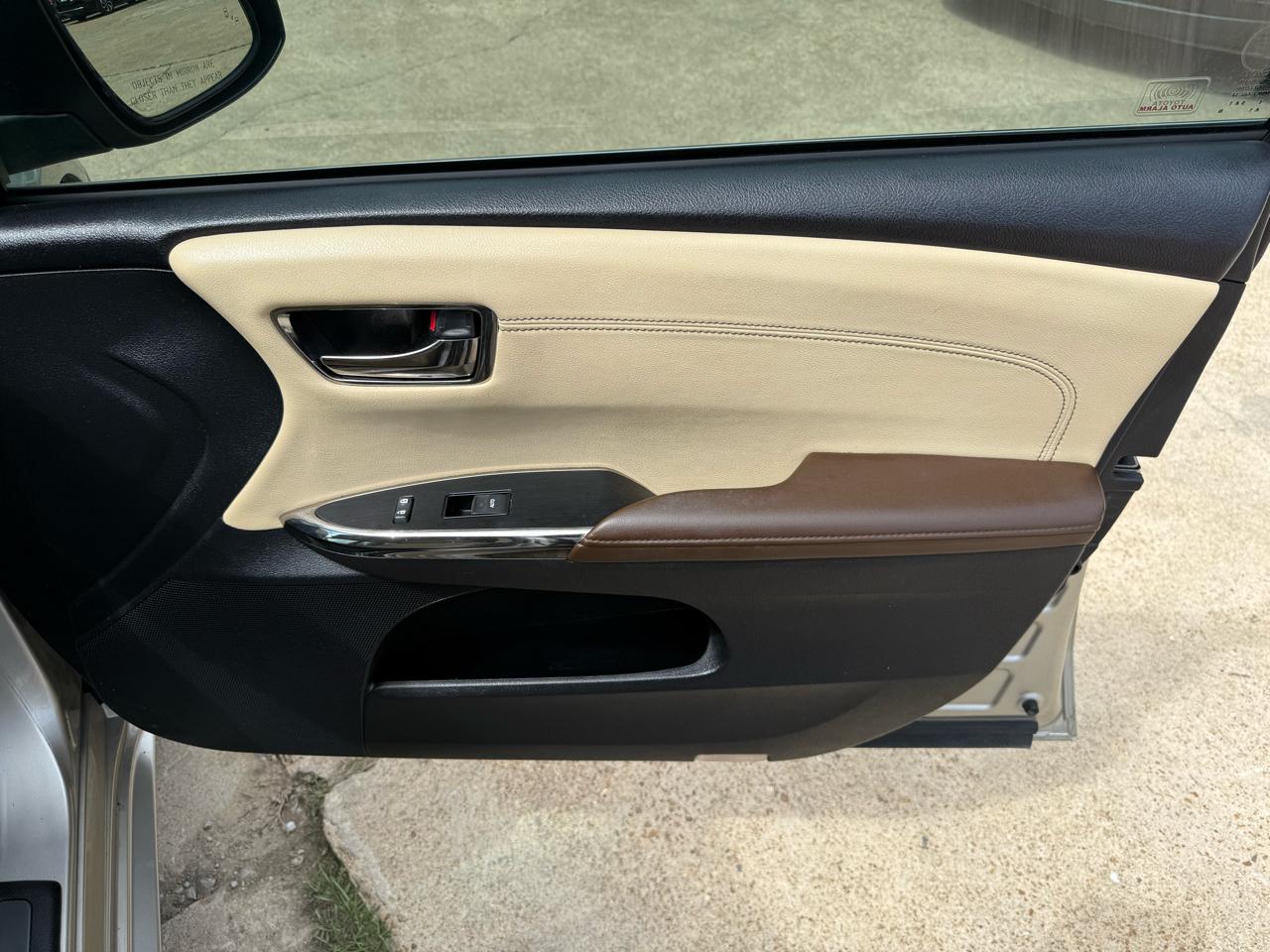 Toyota Avalon 4dr Sdn XLE Premium (Natl) 2013