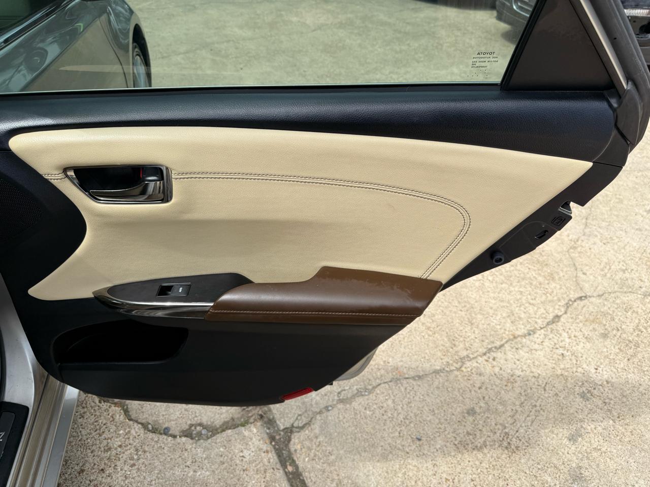 Toyota Avalon 4dr Sdn XLE Premium (Natl) 2013