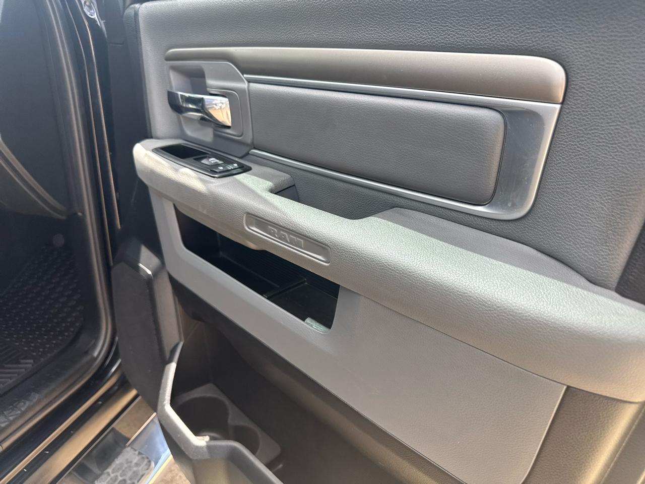 RAM 1500 2WD Quad Cab 140.5" Lone Star 2015