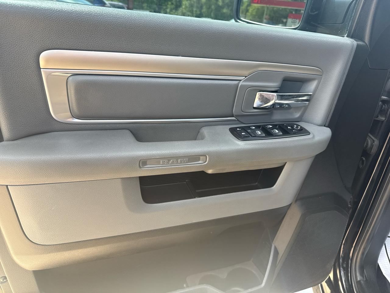 RAM 1500 2WD Quad Cab 140.5" Lone Star 2015