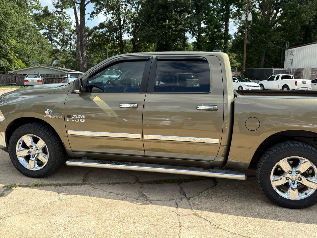 RAM 1500 2WD Crew Cab 140.5" Lone Star 2015