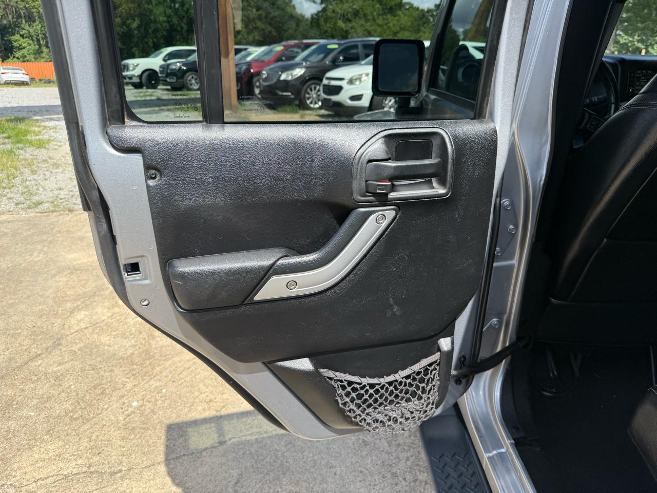 Jeep Wrangler Unlimited 4WD 4dr Sahara 2014